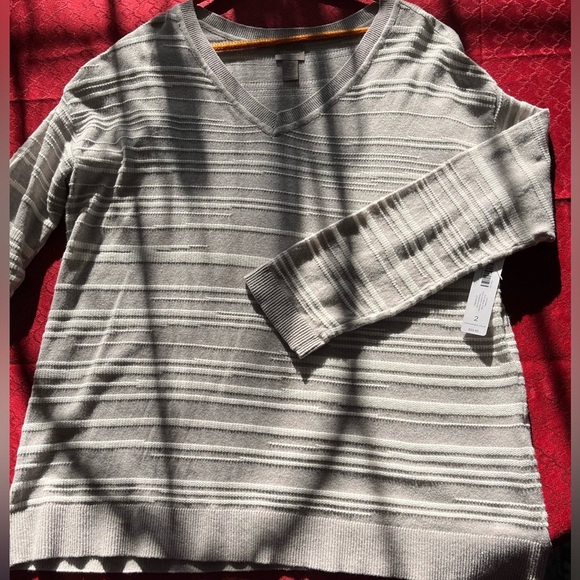 Chico’s Sweater, Lightweight Vee Neck Sweater- Size 2 NWT - Picture 1 of 9
